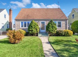 240 Frank Ave, Mineola, NY 11501