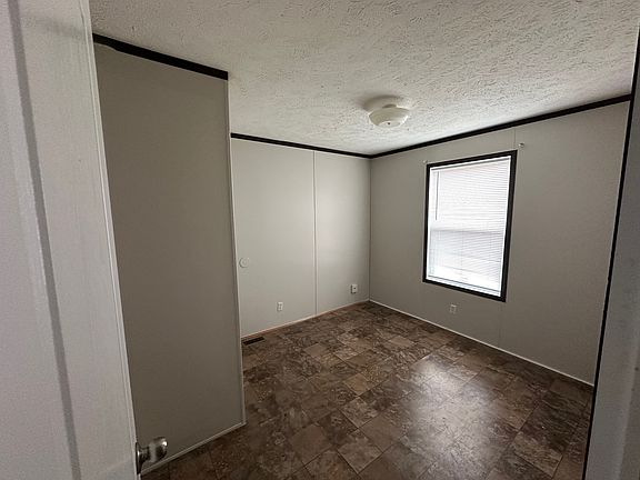 4th image of 258 Oak Lawn Dr