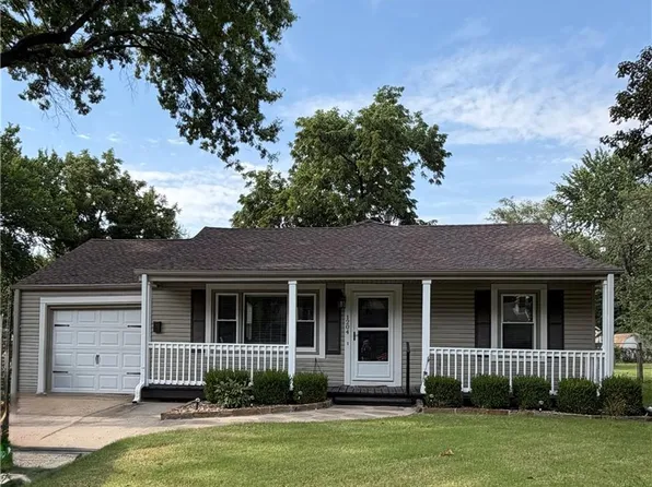 1204 E Fredrickson Dr, Olathe, KS 66061