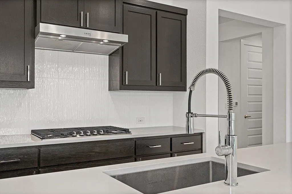4 bed, 2.5 bath, 2147 sqft, $3,200 — Photo 4