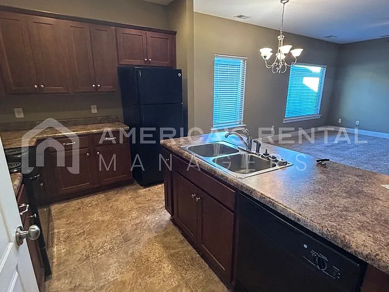 860 Kent Dr — Photo 7
