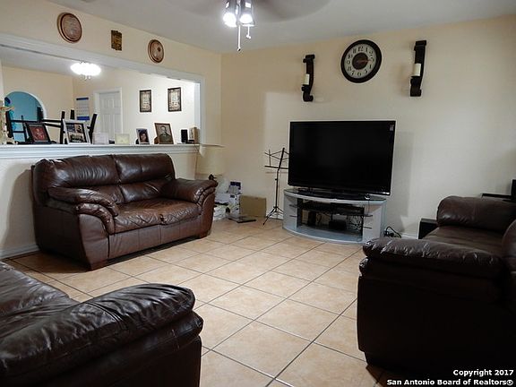 3rd image of 1501 Longhorn Dr