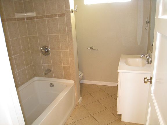 5th image of 219 E Pine St