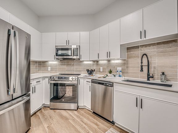 3rd image of 2819 N Fitzhugh Ave APT 1324