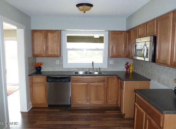 5th image of 1128 E Alice St