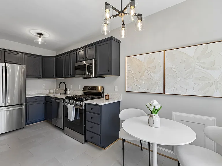 715 S Washington St — Photo 13