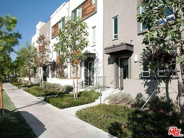 1st image of 684 N Gramercy Pl