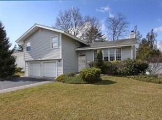 23 Favorite Ln, Jericho, NY 11753