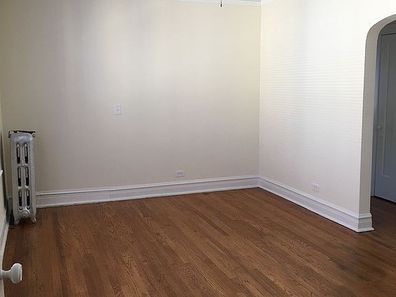 2nd image of 5525 W Farragut Ave APT 3