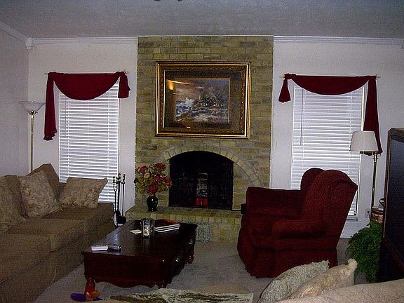 4th image of 2706 Creekview Dr