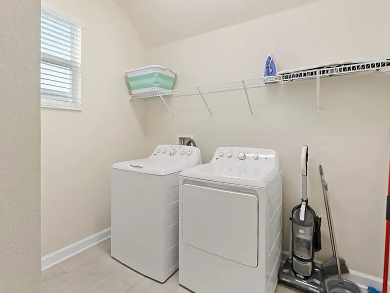 Bookmark Dr — Photo 25
