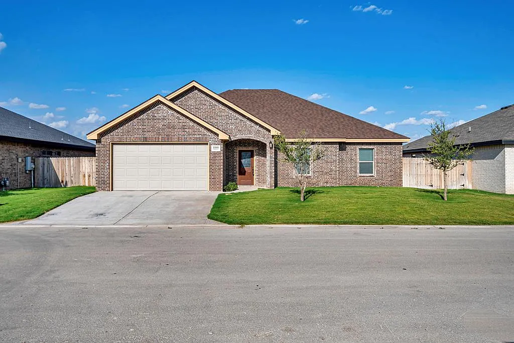 3 bed, 2.0 bath, 1945 sqft, $2,950 — Photo 1