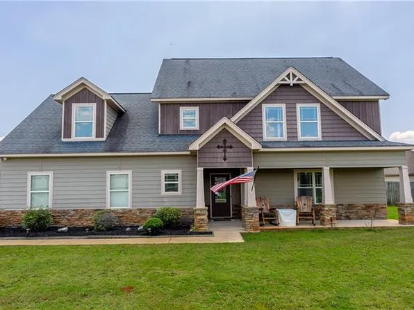 7 Night Hawk Ct, Fort Mitchell, AL 36856