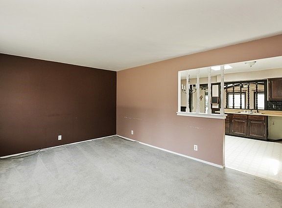 3rd image of 9886 Bluebonnet Dr