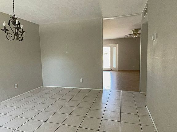 2nd image of 959 Elmwood Dr