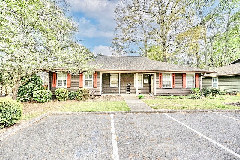 1st image of 1 Oakwood Dr #1