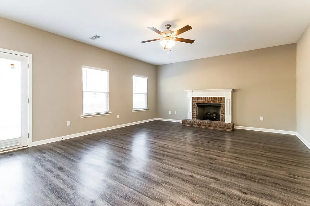 4 bed, 2.5 bath, 2038 sqft, $2,085 — Photo 4