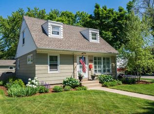5000 N Shoreland Ave, Whitefish Bay, WI 53217