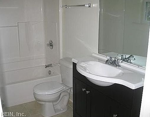 4th image of 858 W 42nd St