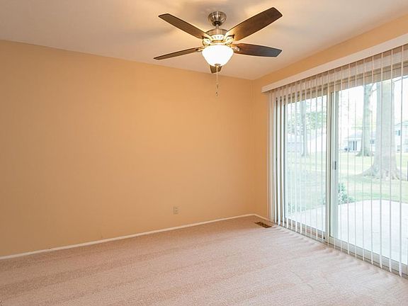 5th image of 28643 Magnolia Dr