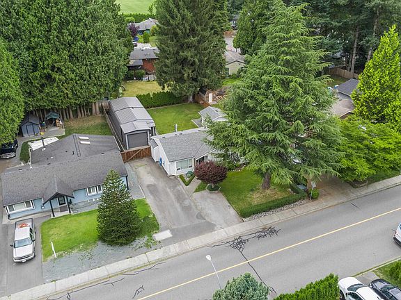 3rd image of 34855 Laburnum Ave