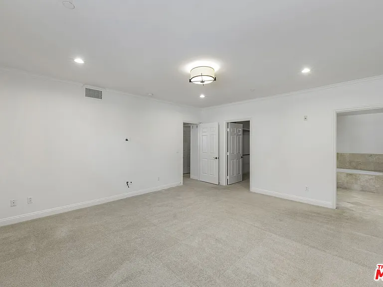 1820 Benecia Ave #402 — Photo 62