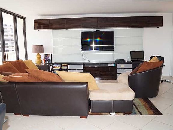 4th image of 1000 Island Blvd #707