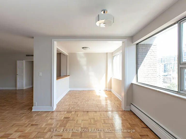 9 Deer Park Cres #1501 — Photo 2