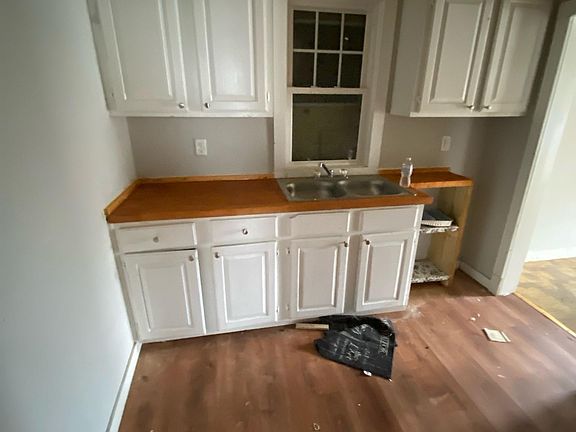 4th image of 2226 W Poplar St