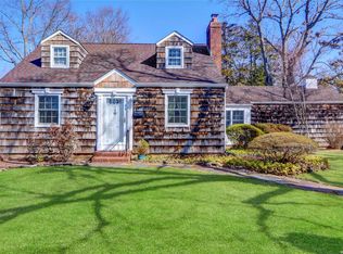 235 McKinley St, Massapequa Park, NY 11762