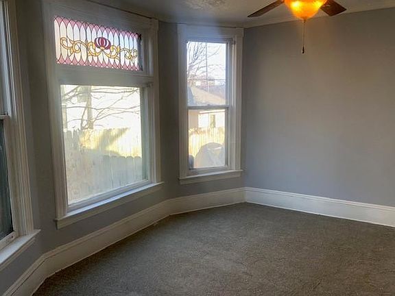 3rd image of 954 Jessamine Ave E