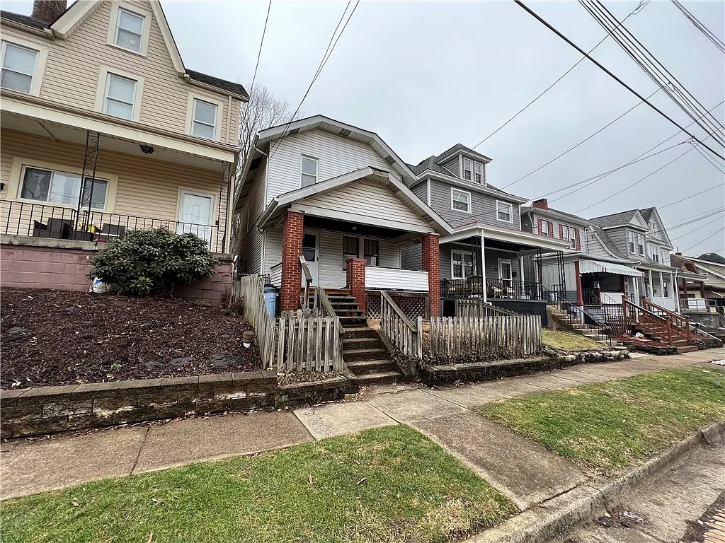 58 Admiral Dewey Ave photo 1