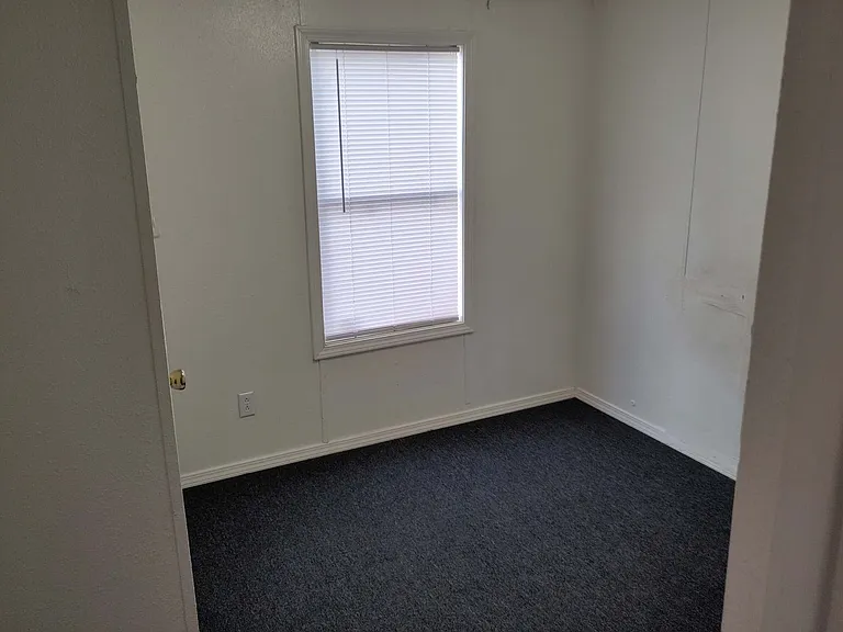 1308 El Camino Real St — Photo 7