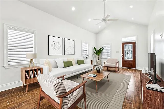 3316 Calhoun St — Photo 4