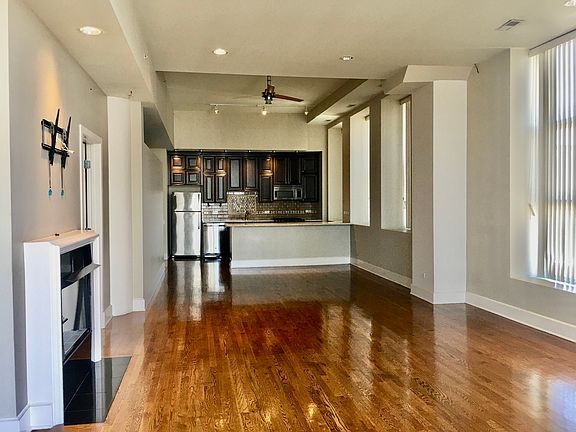 4th image of 165 N Canal St APT 1408