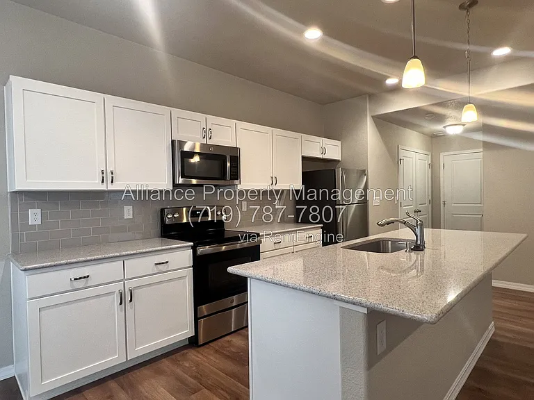 7851 Lathrop Vw — Photo 11