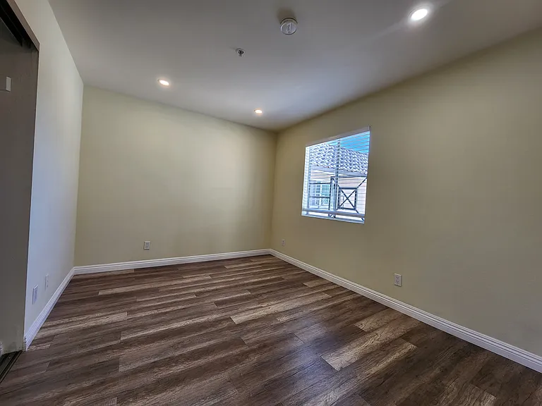 420 Riverdale Dr #11 — Photo 16