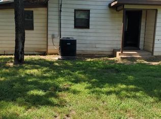 816 E Wichita St, Henrietta, TX 76365