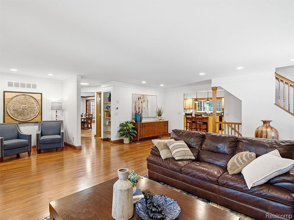 1010 Genesee Dr, photo 6