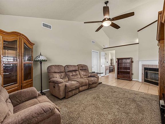 3rd image of 4133 SW Parkridge Blvd