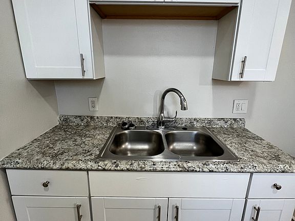 4th image of 213 S Ewing Ave #A