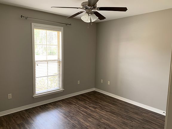 3rd image of 33 Pear Orchard Dr