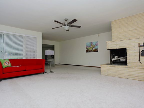 4th image of 4708 White Oak Ave