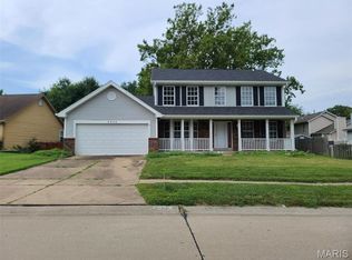2932 Sherwood Dr, Florissant, MO 63031