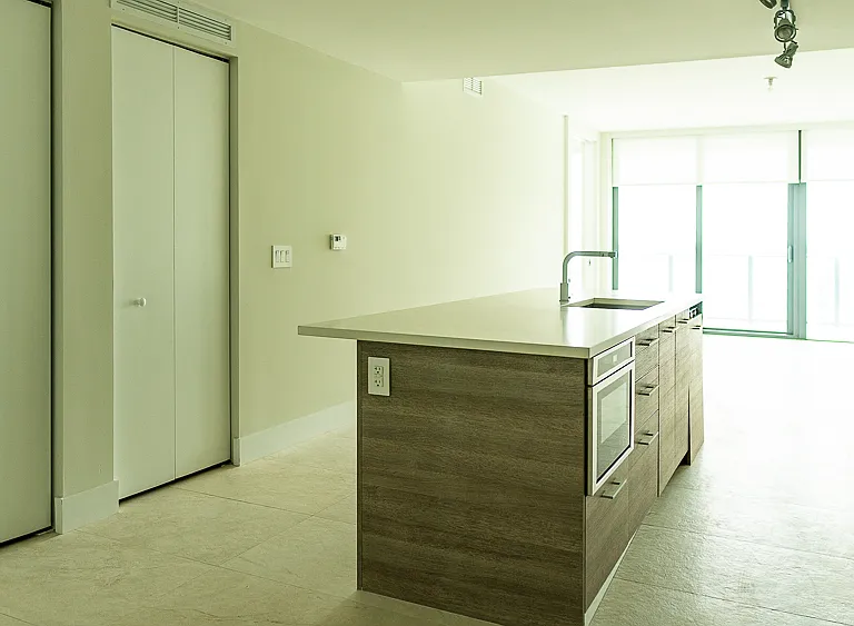 650 NE 32nd St #1102 — Photo 3