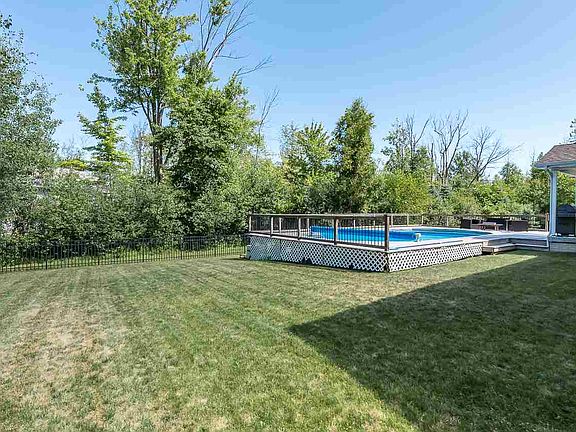 3rd image of 2611 Hollyberry Dr