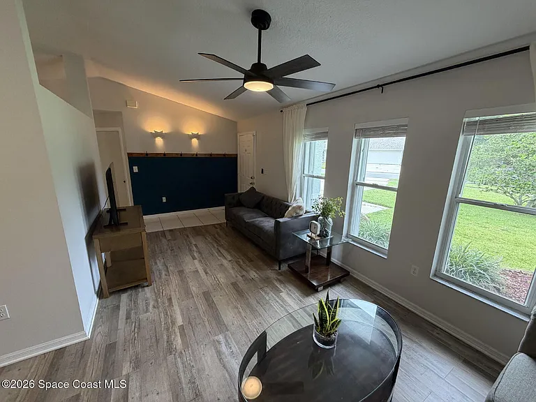 1305 Ambra Dr — Photo 3
