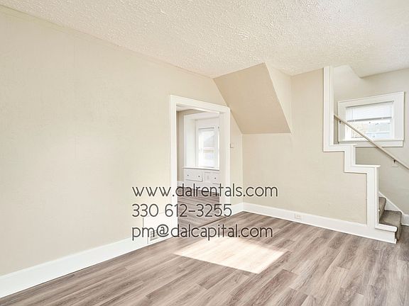 4th image of 1027 Wyley Ave