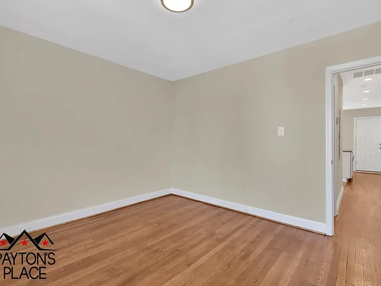 332 19th St NE — Photo 11