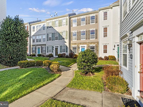 3rd image of 21813 Kelsey Sq